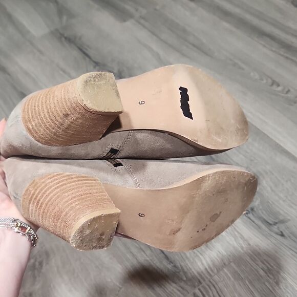 GUC Diba Sleek Suede Leather Embroidered Booties - Picture 5 of 8